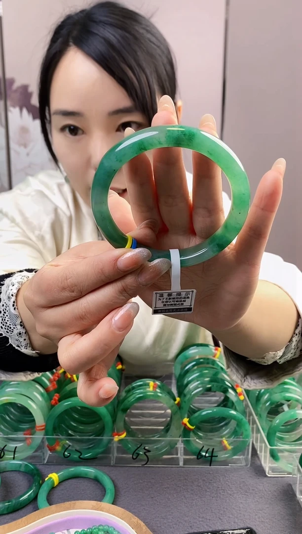 【闪购商品】石英质玉手镯未镶嵌12