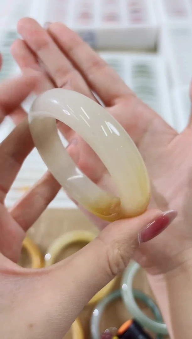 未镶嵌手镯石英质玉211-HU