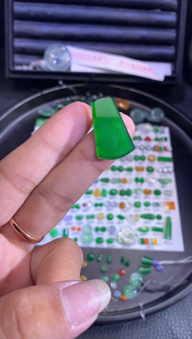 未镶嵌挂件翡翠牌