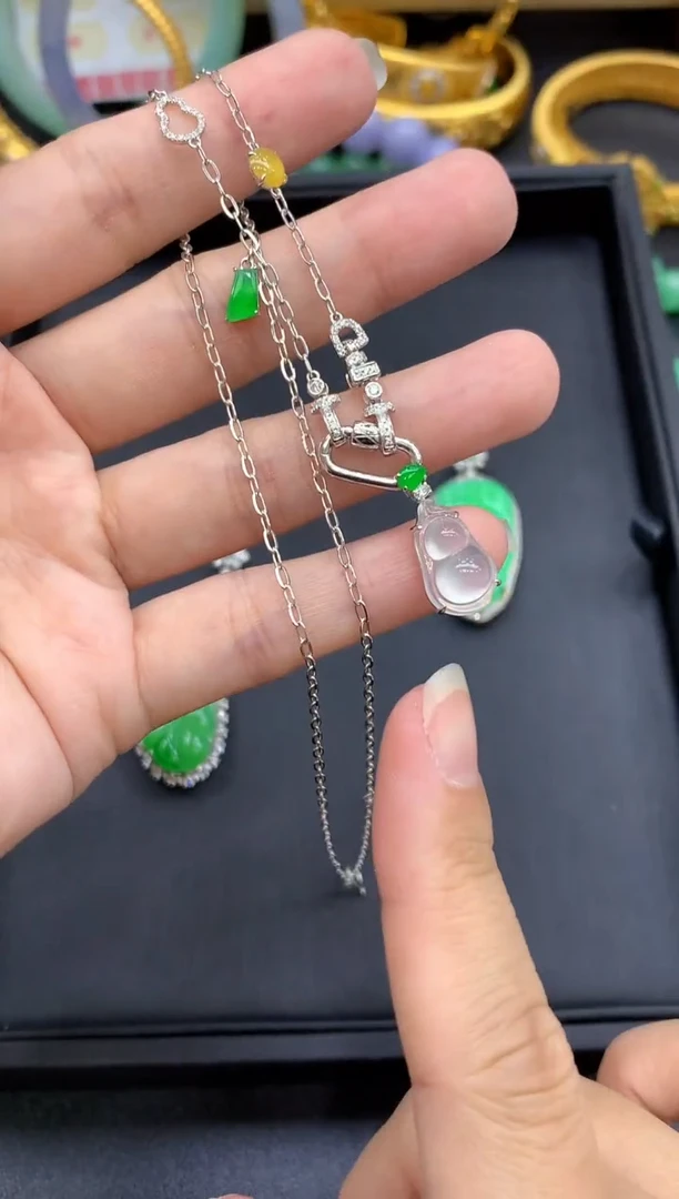 颈饰18K金镶嵌翡翠677-中国好珍宝