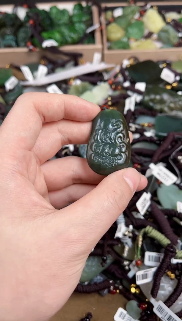 颈饰未镶嵌和田玉1