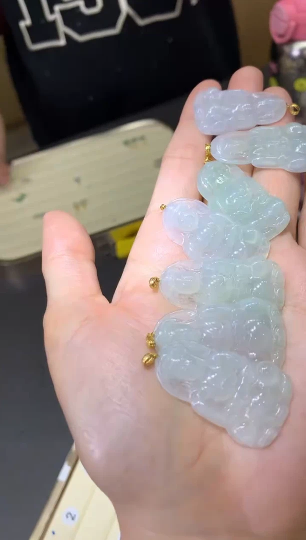 颈饰18K金镶嵌翡翠|不退不换多样性发一