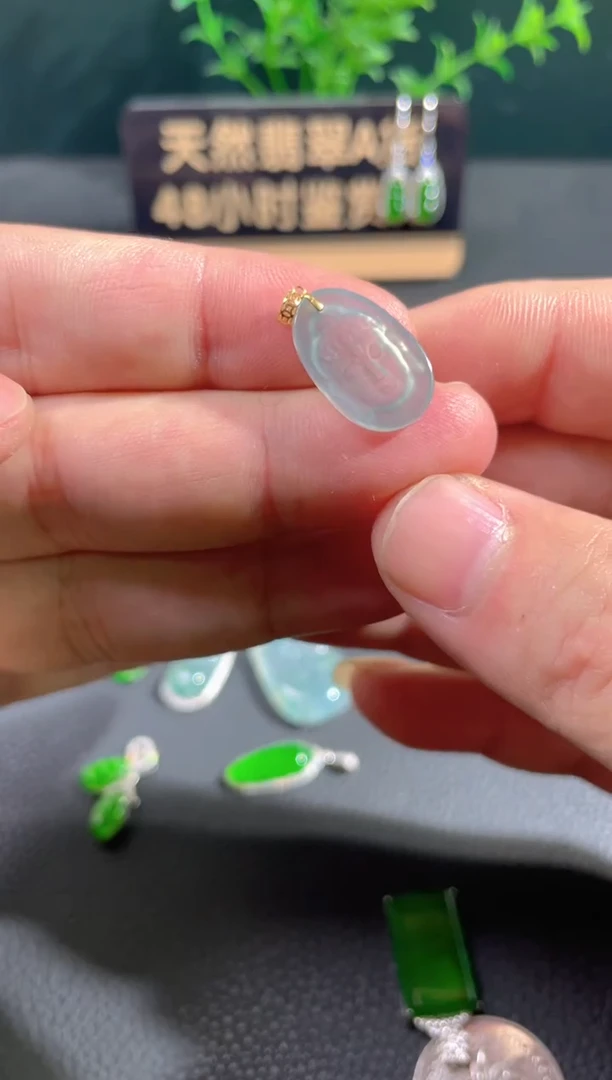 【闪购商品】翡翠颈饰18K金镶嵌翡翠