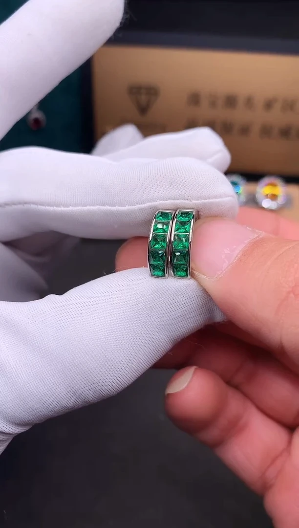 银S925镶嵌耳饰祖母绿......