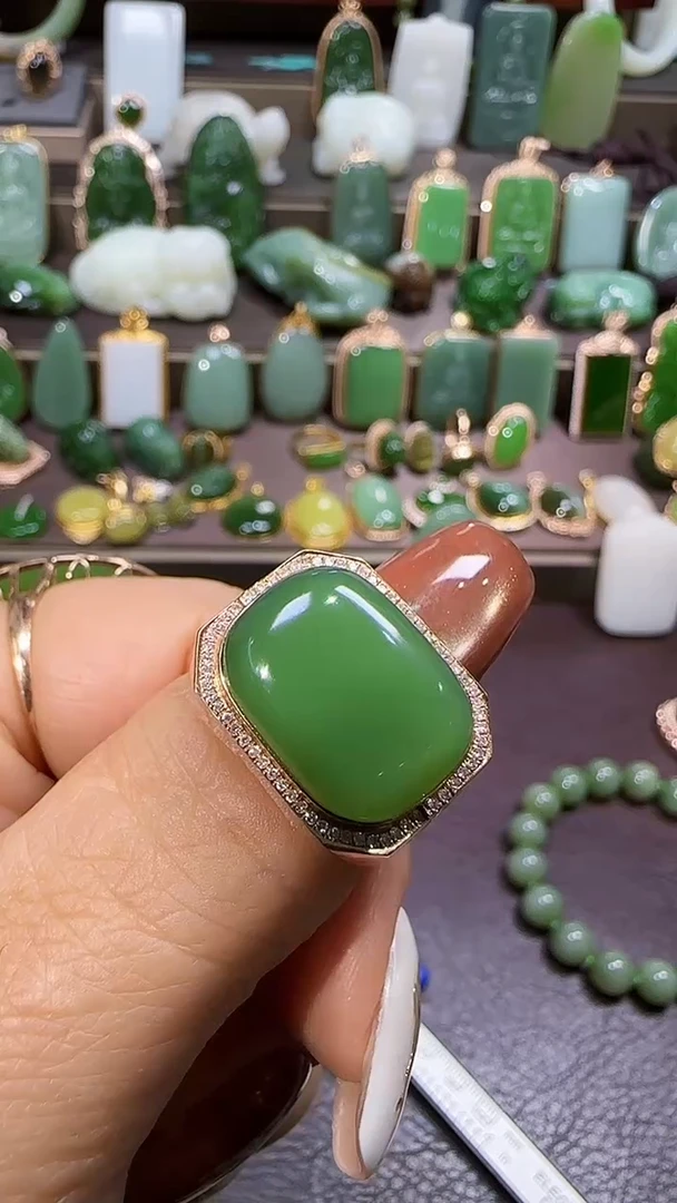 18K金镶嵌和田玉挂件【宏1115】96