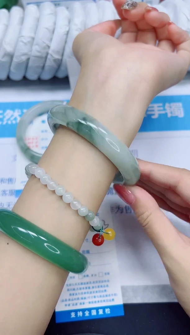 石英质玉手镯未镶嵌73/60.8