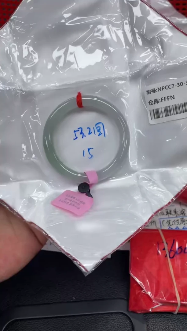 翡翠手镯未镶嵌翡翠手镯
