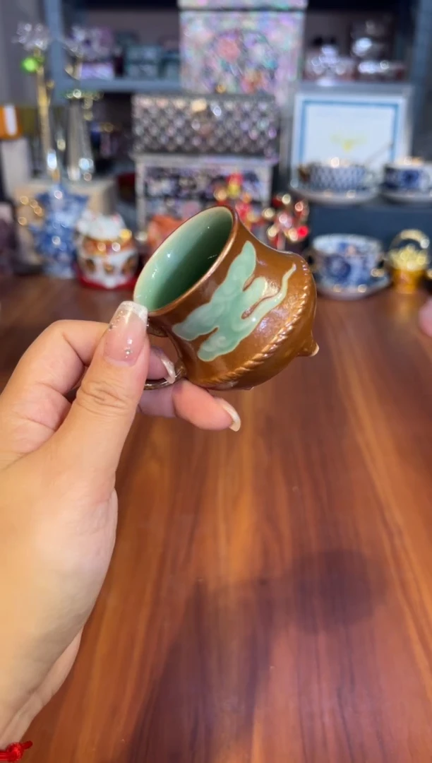 147青瓷祥云茶杯