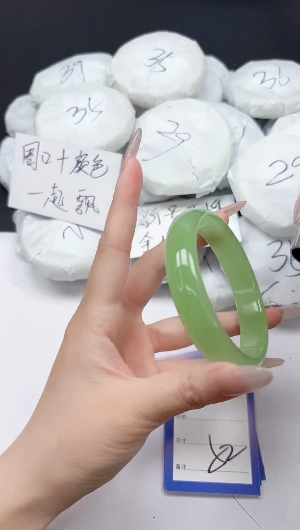 未镶嵌手镯石英质玉346/52