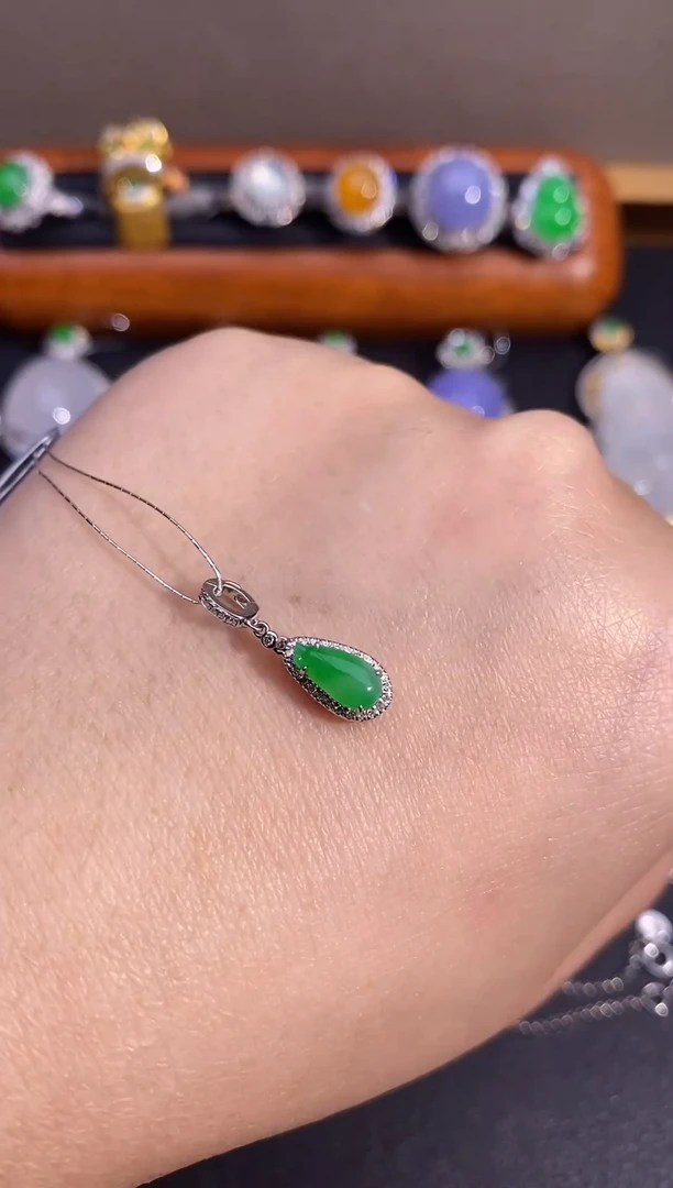 【闪购商品】翡翠吊坠(不含链)18K金镶嵌吊坠