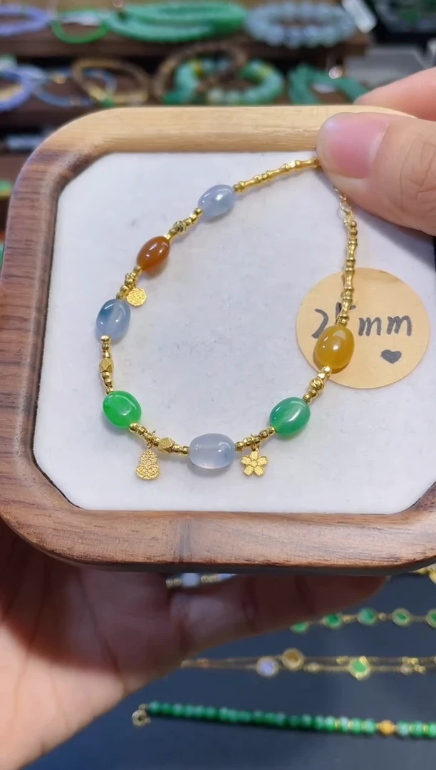 颈饰18K金镶嵌翡翠手链