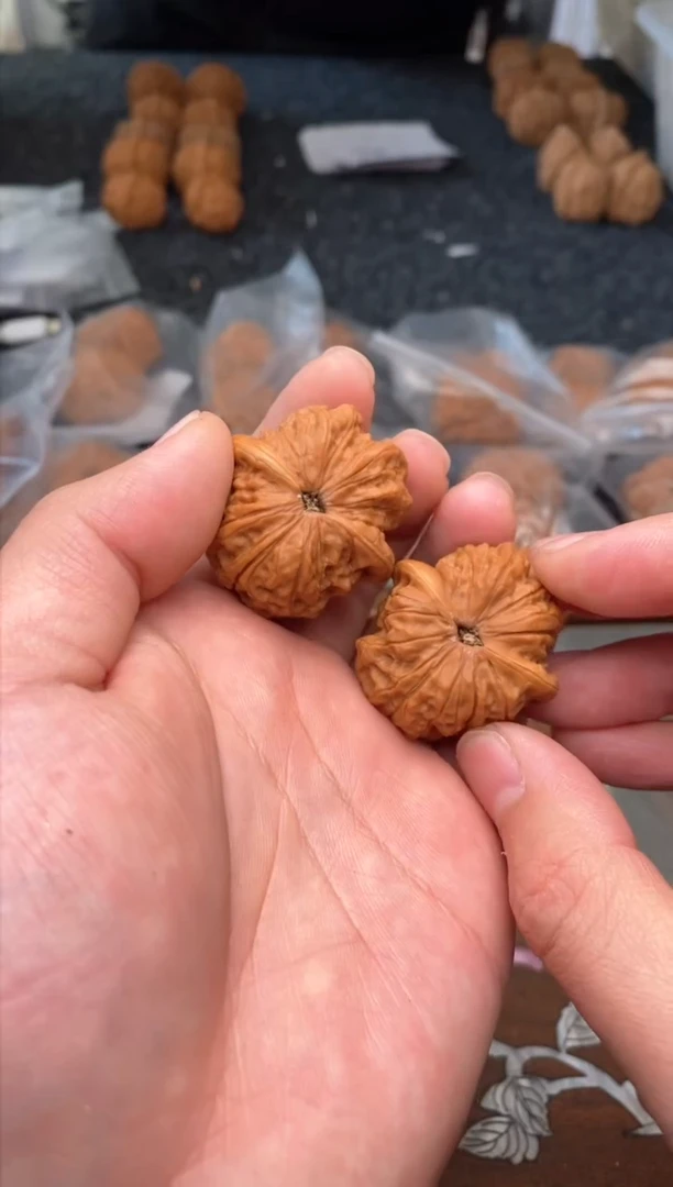 【闪购商品】文玩核桃把件G146号33尺血麒麟