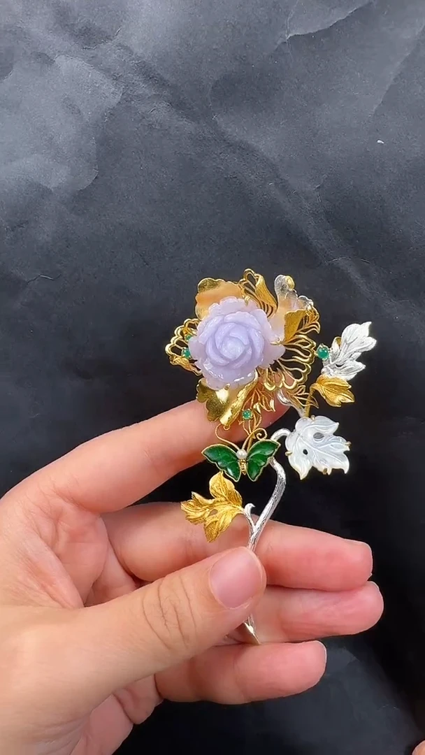颈饰未镶嵌翡翠胸针