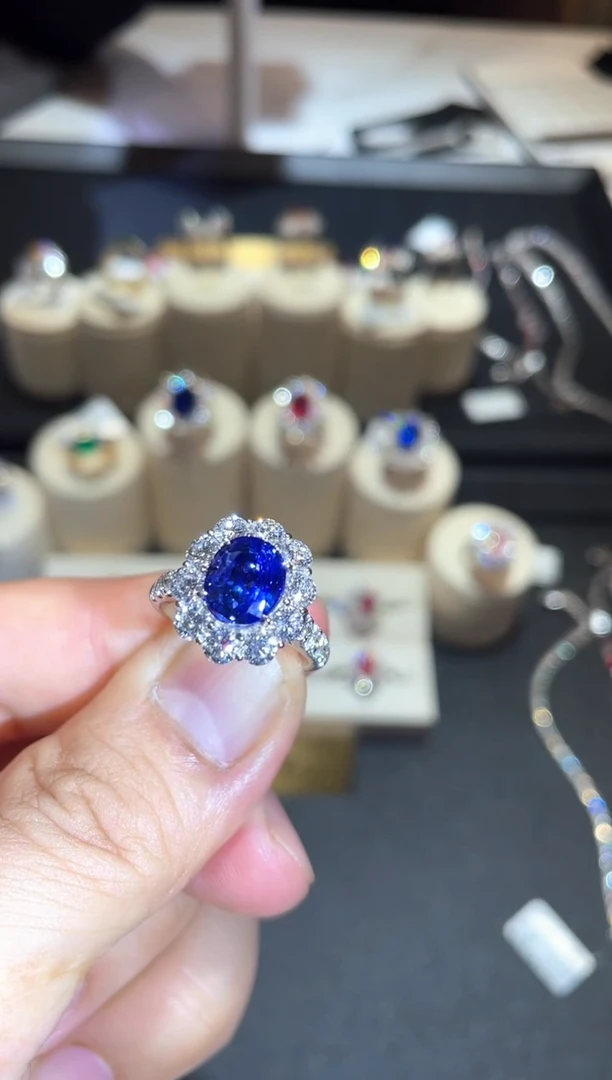 蓝宝石戒指18K金镶嵌3.47ct