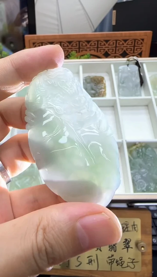 翡翠挂件未镶嵌A货翡翠多样性孤品