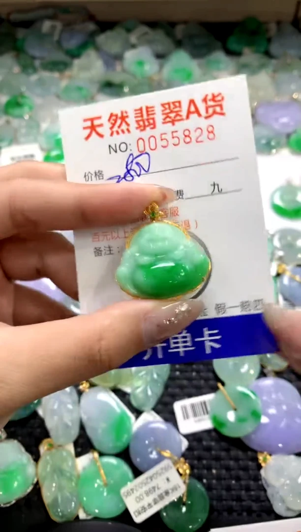 颈饰18K金镶嵌翡翠1111111111111111