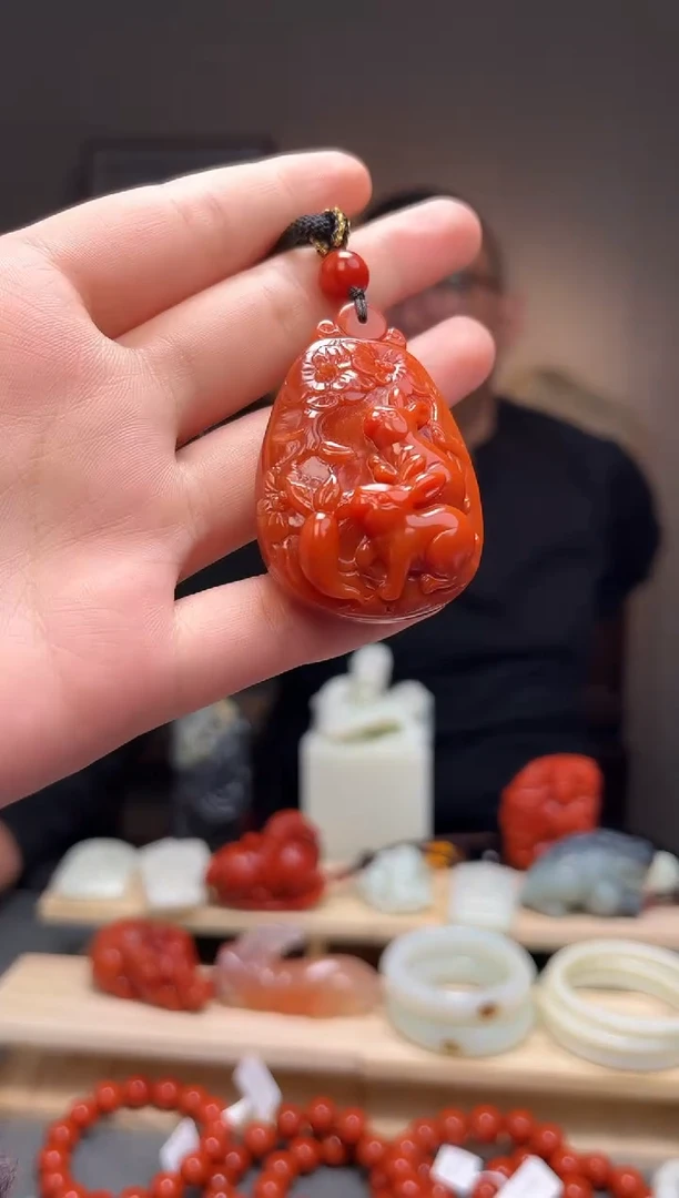 颈饰未镶嵌南红玛瑙吊坠