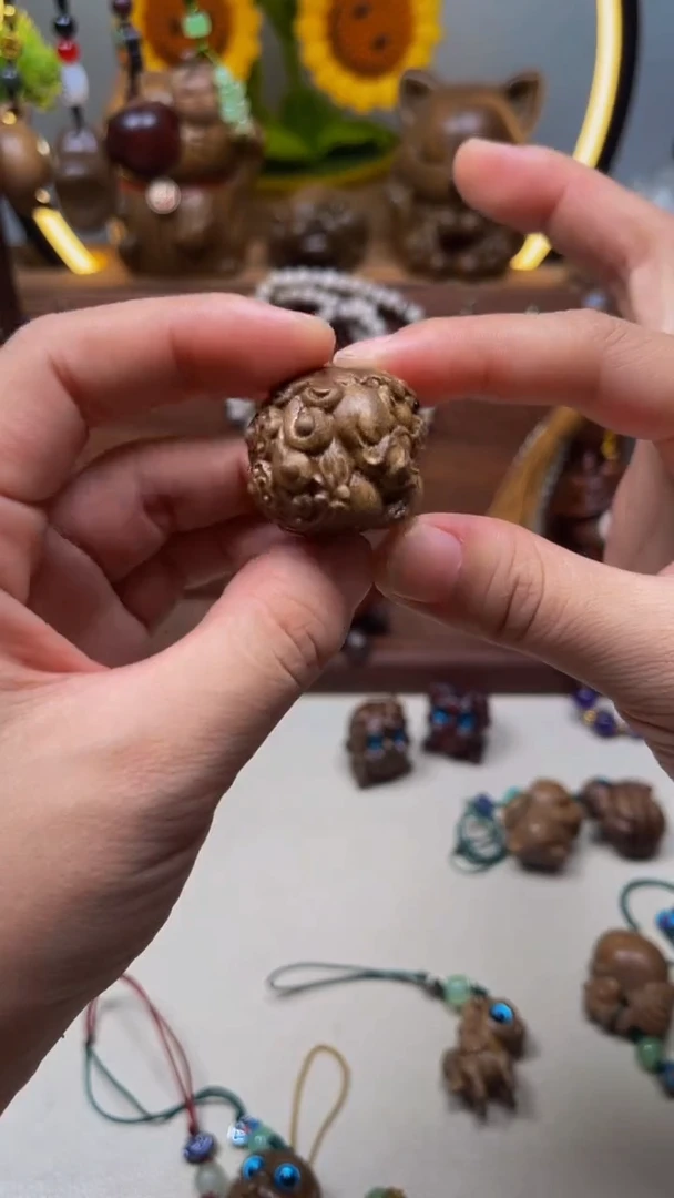 檀香木绿檀木圆貔貅挂件
