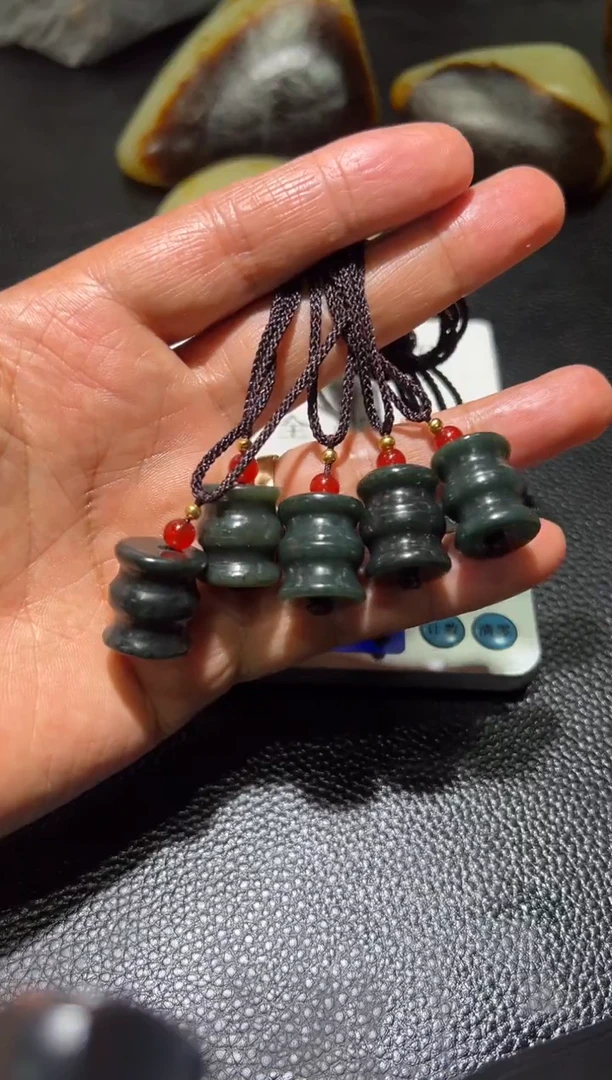 和田玉未镶嵌吊坠(赠链)和田玉吊坠