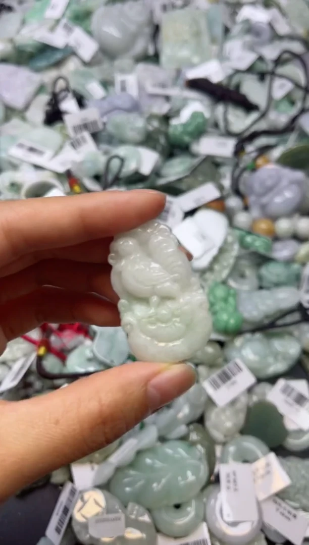 【闪购商品】翡翠颈饰未镶嵌00006877