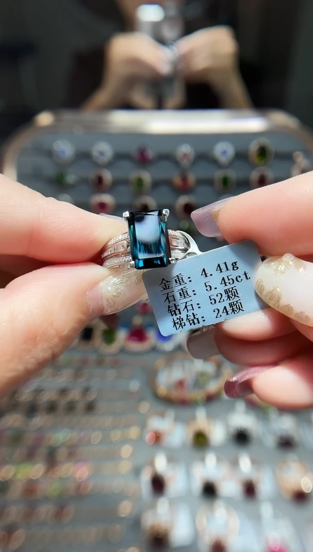 18K金镶嵌戒指碧玺5.45.