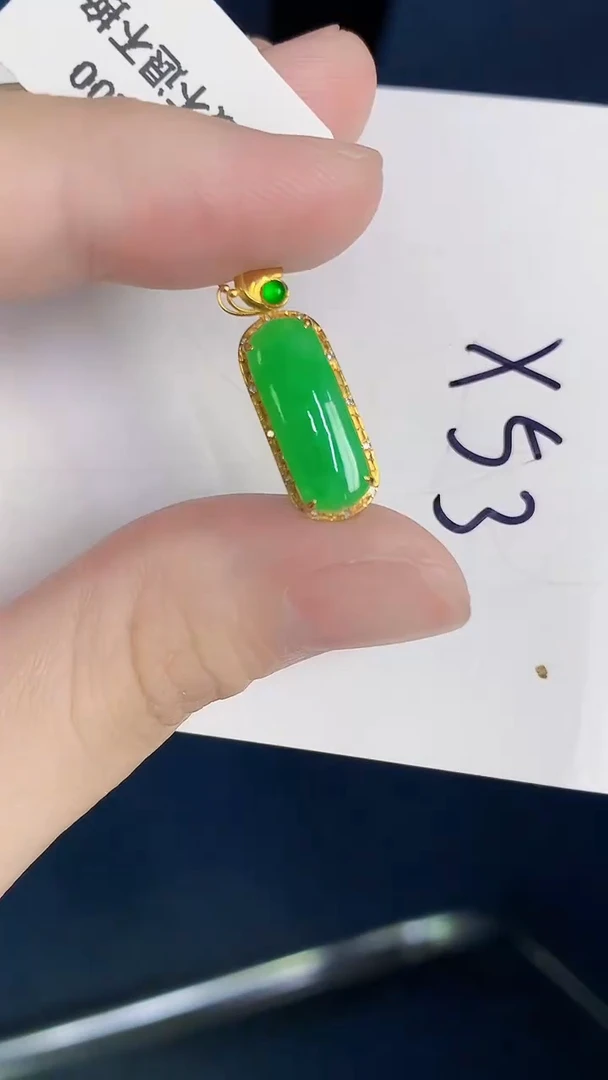 颈饰18K金镶嵌翡翠天然翡翠缅甸A货
