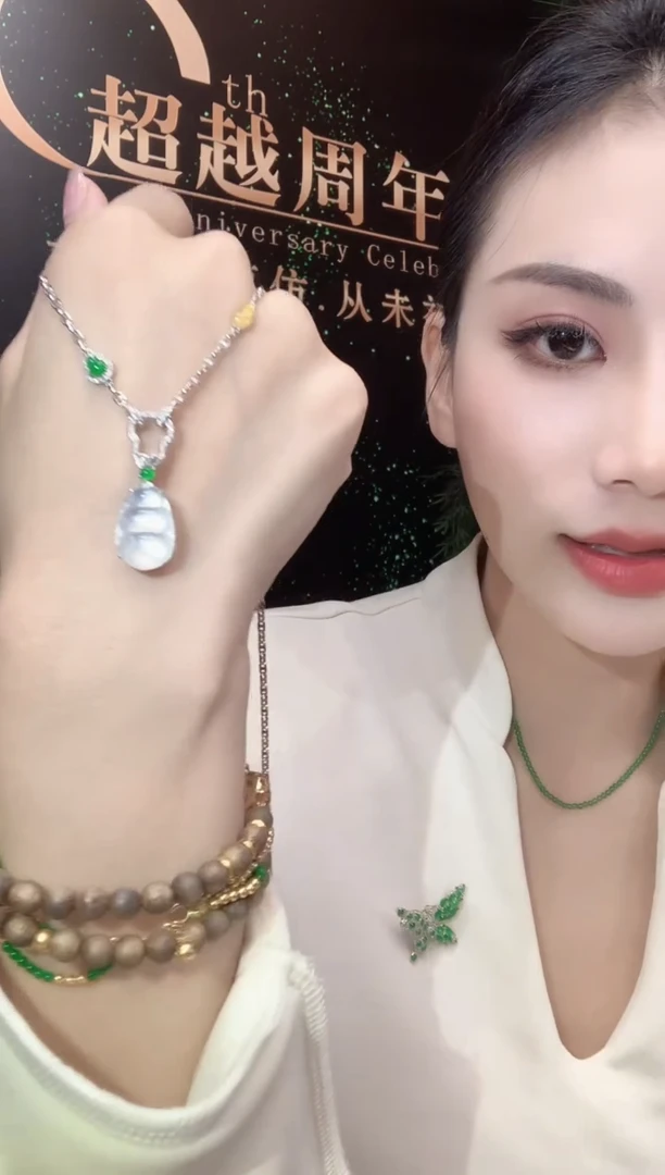 吊坠(不含链)18K金镶嵌翡翠A45