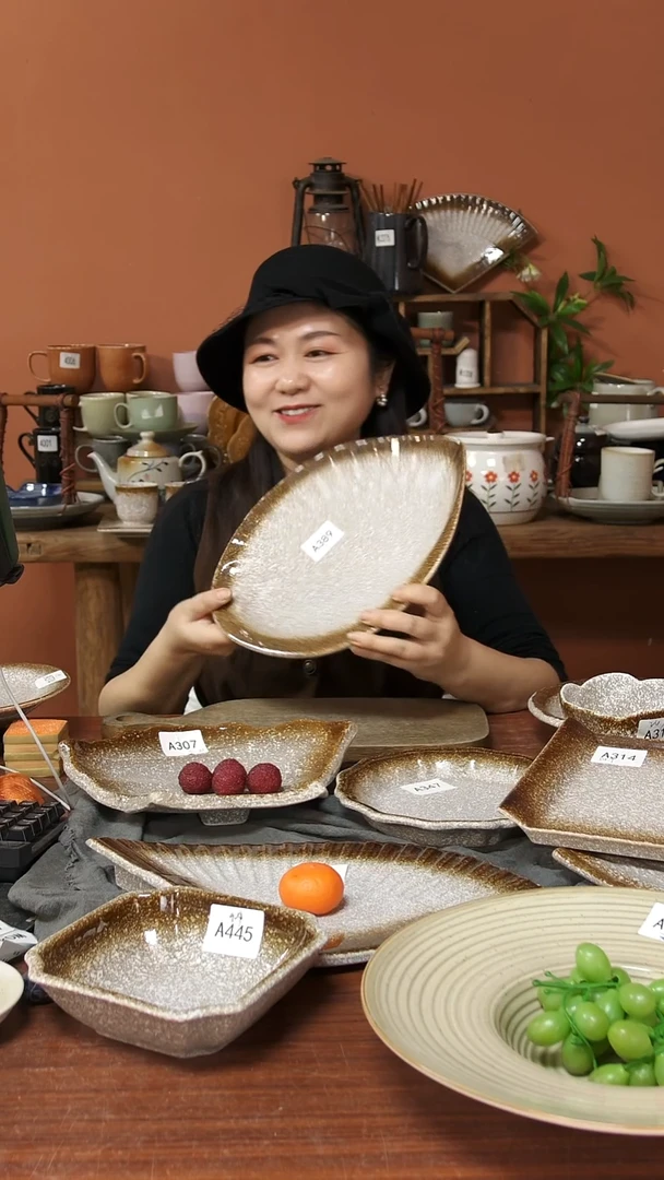 陶瓷A389 一只陶瓷粗陶贝壳盘可能微瑕