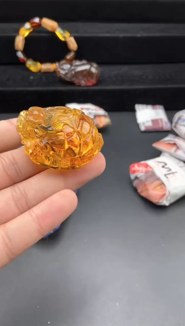 琥珀颈饰未镶嵌金蓝珀龙龟吊坠