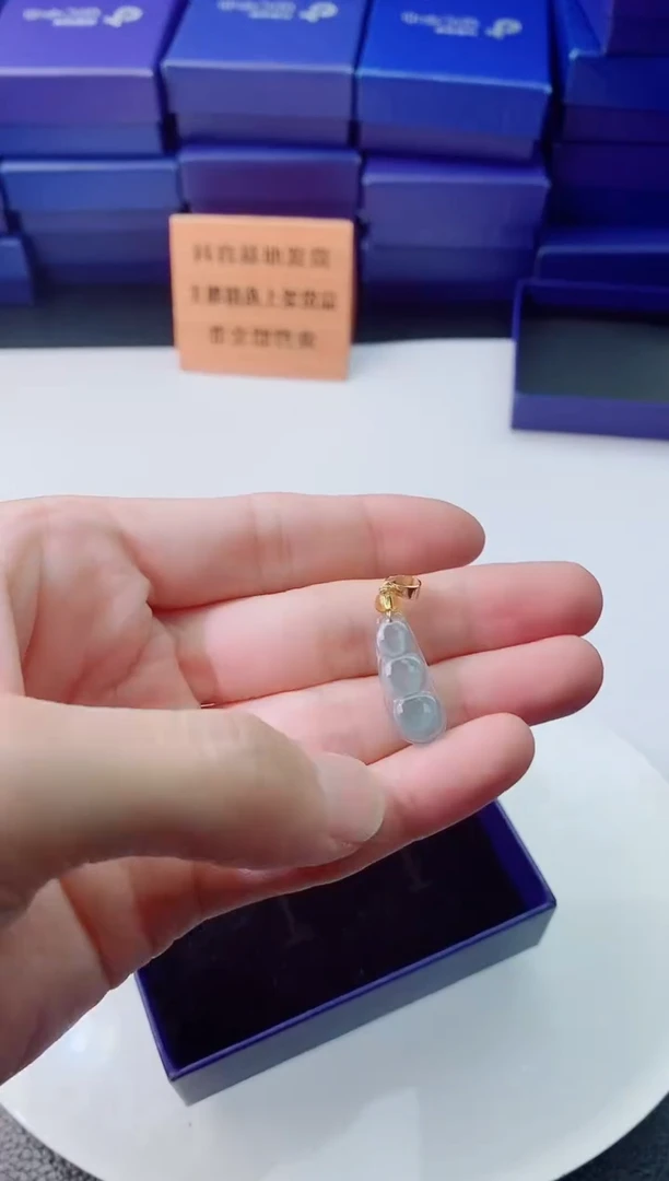 翡翠未镶嵌颈饰1111111111