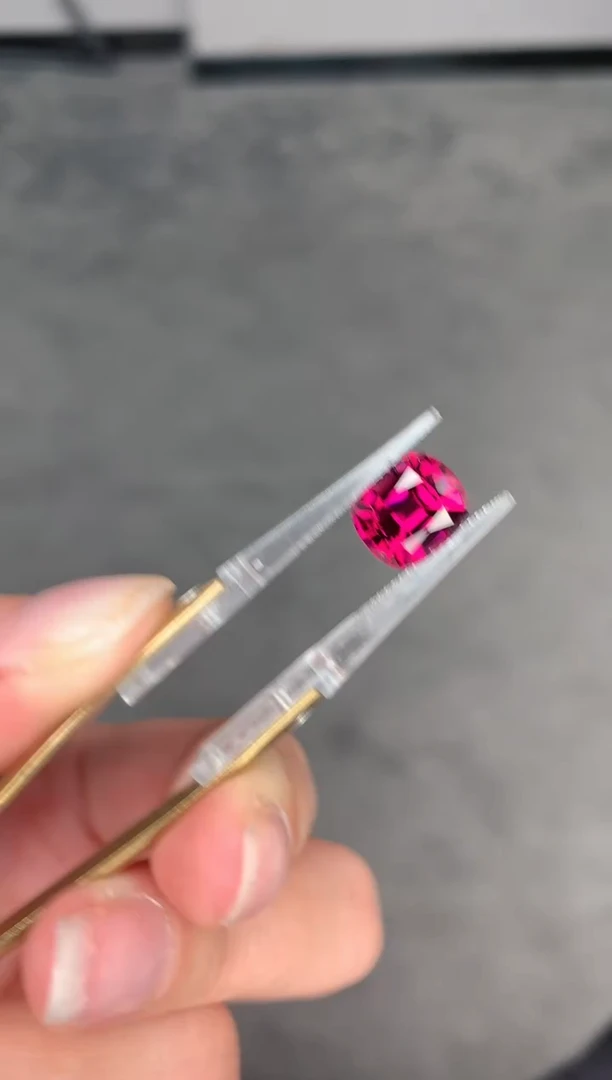 【闪购商品】石榴石裸石未镶嵌5.2ct  镁铝榴石