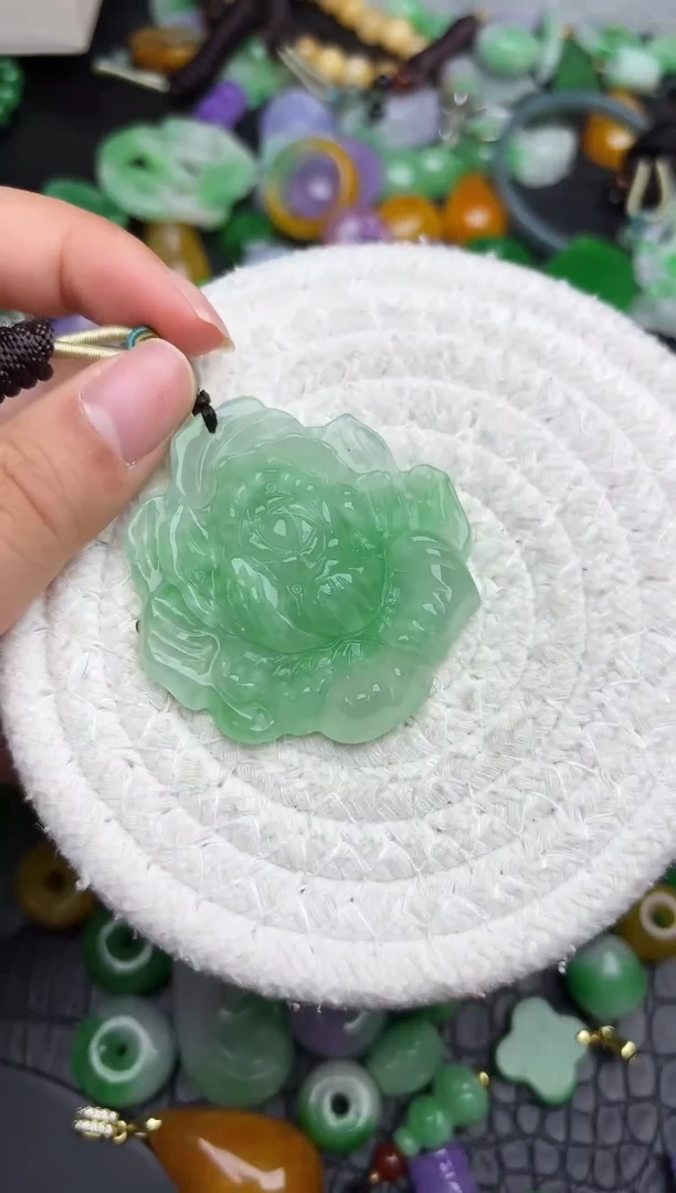 颈饰未镶嵌翡翠缅甸翡翠吊坠