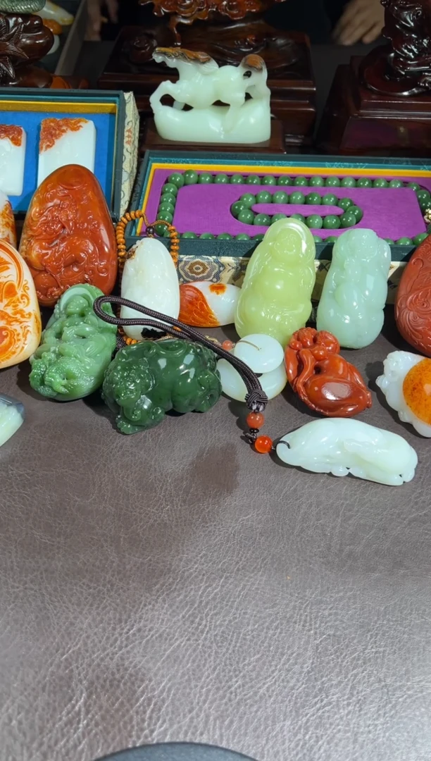 未镶嵌和田玉把件秋****.和田玉