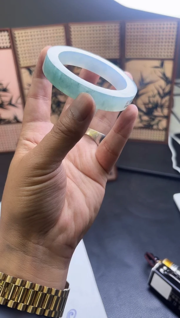 未镶嵌手镯定制翡翠刘****亮手镯定制