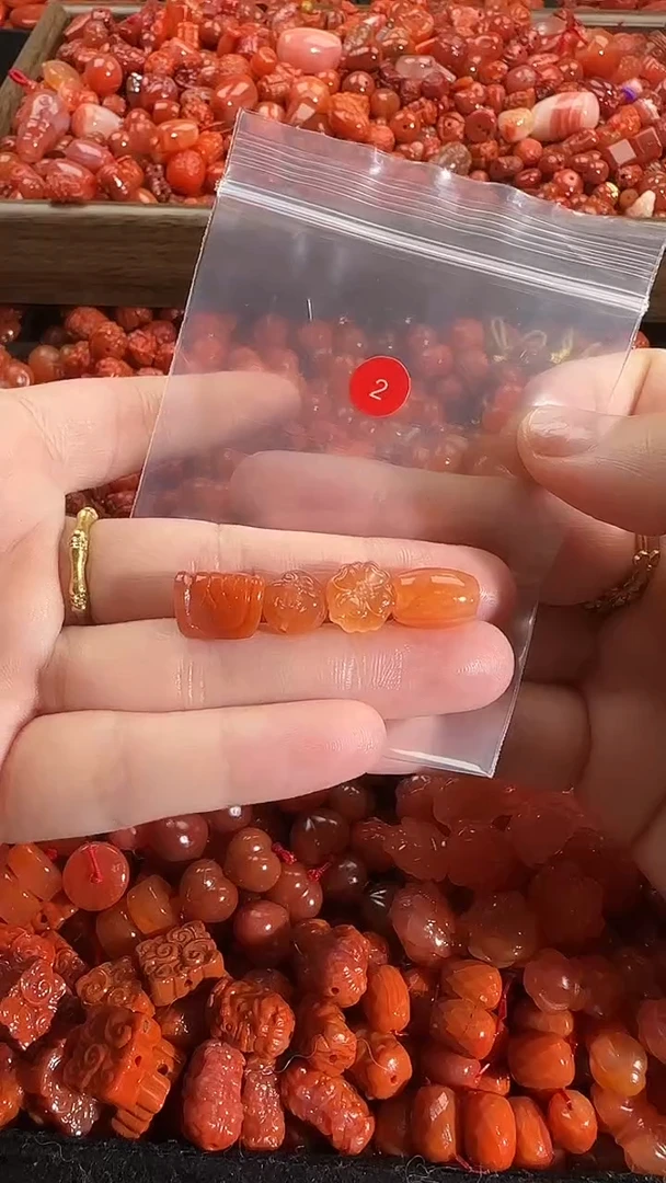 颈饰未镶嵌南红玛瑙1