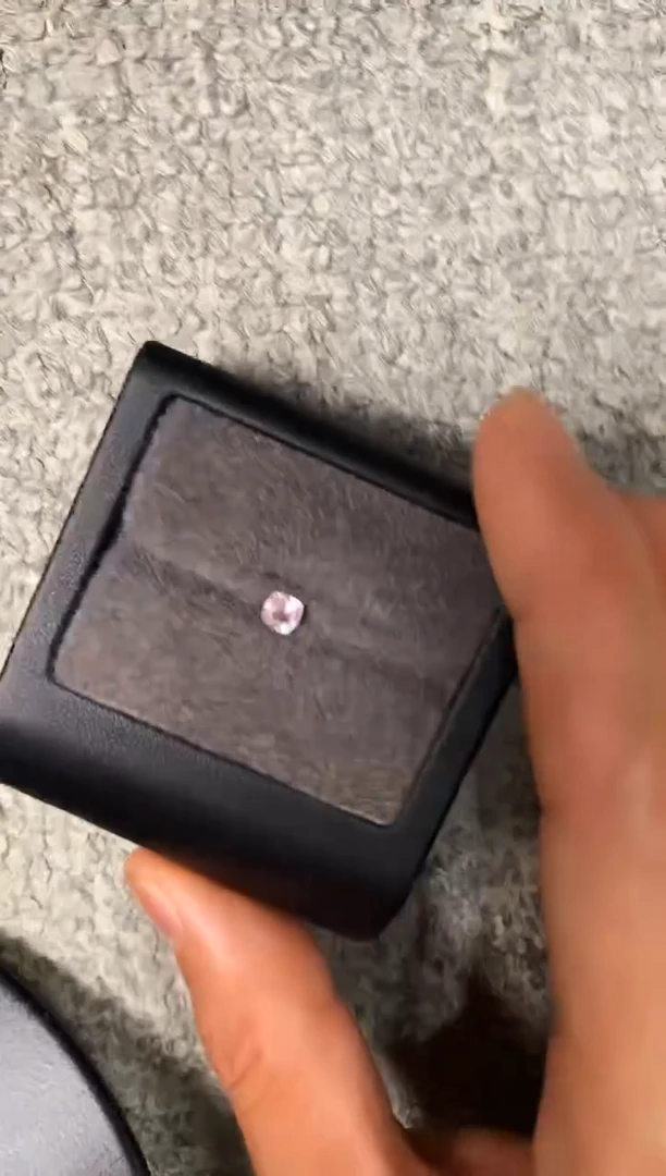 未镶嵌裸石定制尖晶石枕型 金属银色调 0.57ct