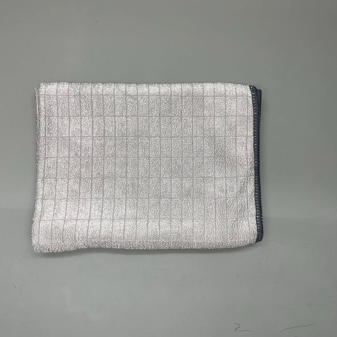 一斤涤锦亮光纬编小格子弹力布（80%、20%）