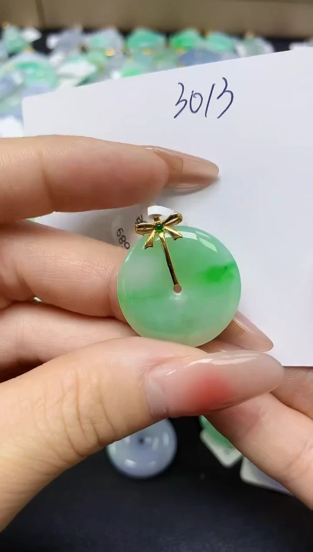 翡翠18K金镶嵌颈饰 天然缅甸翡翠A货