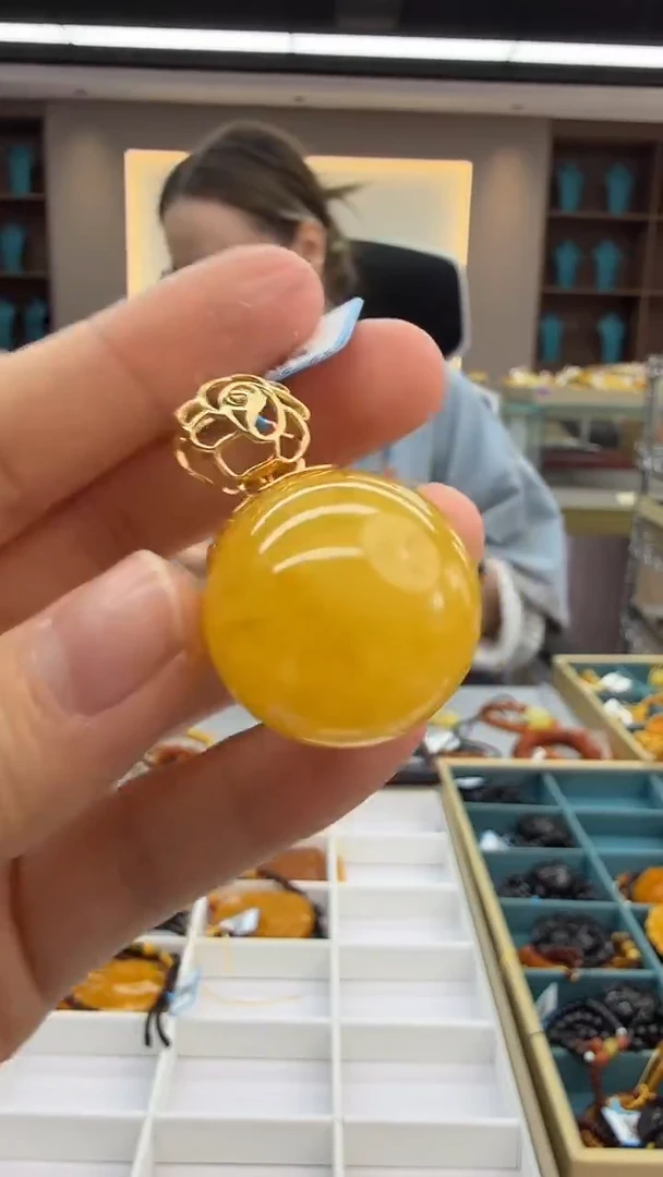 琥珀颈饰未镶嵌304秒拍号 假一罚三