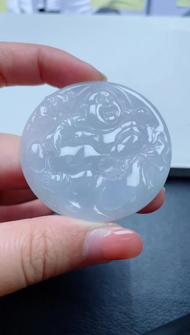 翡翠未镶嵌颈饰            