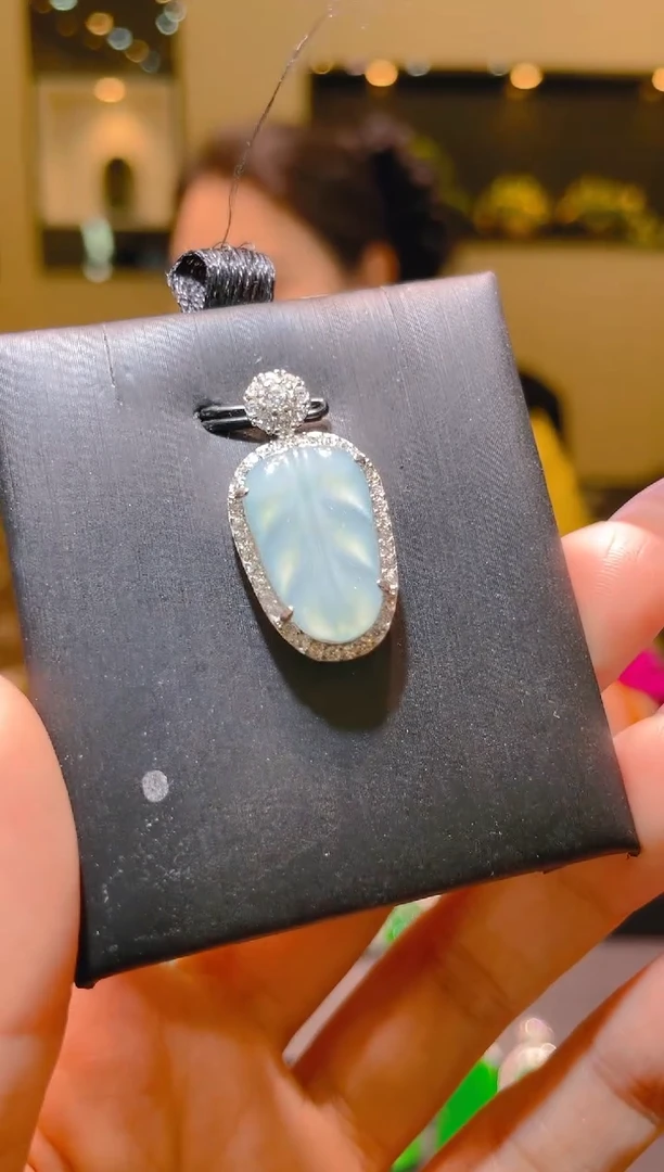 【闪购商品】翡翠未镶嵌吊坠(不含链)A1