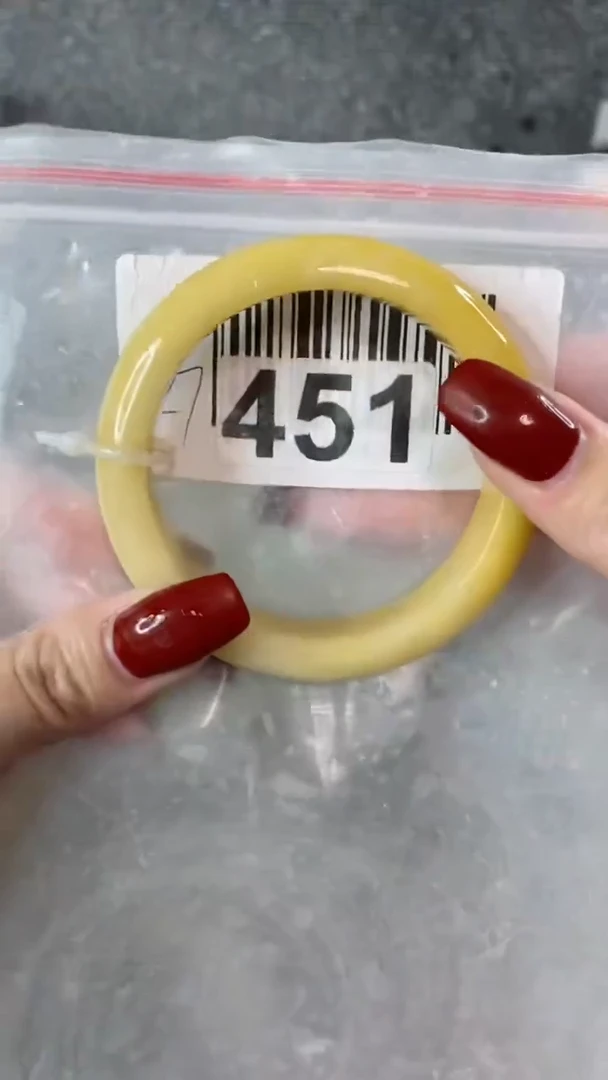 【闪购商品】石英质玉手镯未镶嵌58+451