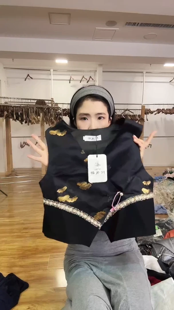 马甲       M码       80-110斤