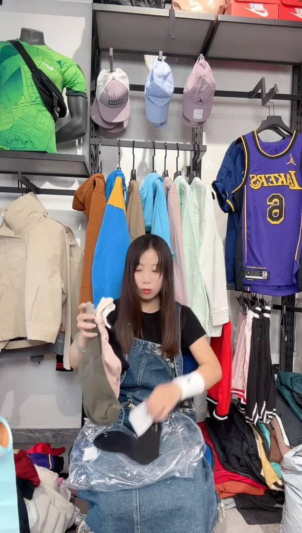 1535  编码 瑕疵款直播间过款为准 尺码 WAZI