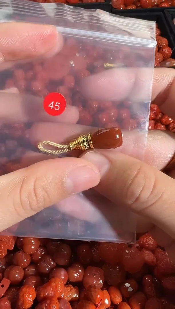 颈饰未镶嵌南红玛瑙1
