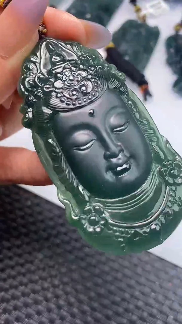 颈饰未镶嵌翡翠