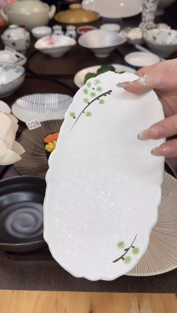 瓷（绿梅）花边长盘