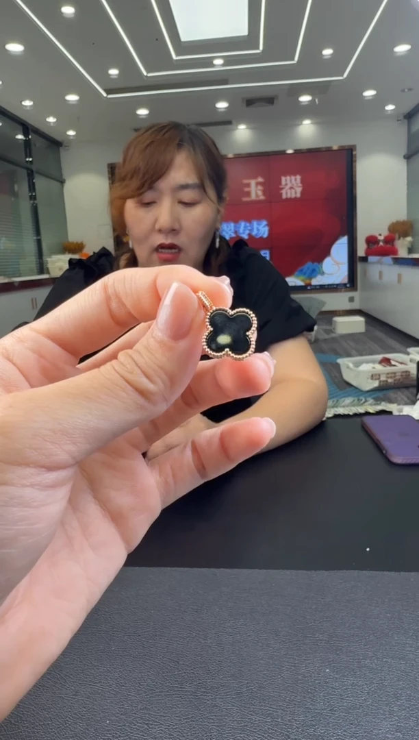 翡翠18K金镶嵌颈饰挂件