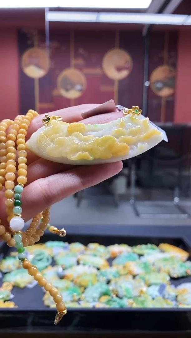 颈饰未镶嵌翡翠吊坠