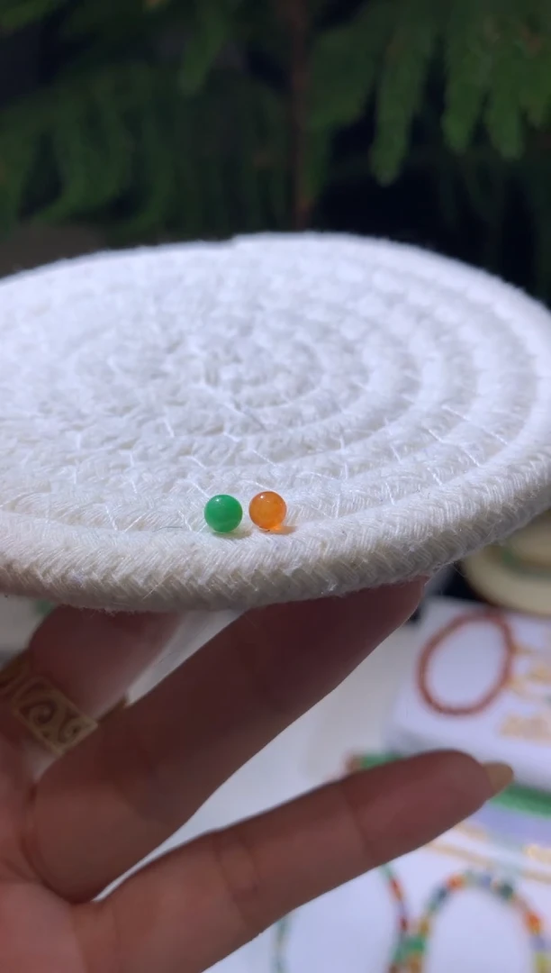 未镶嵌定制翡翠4卡珠子2个48